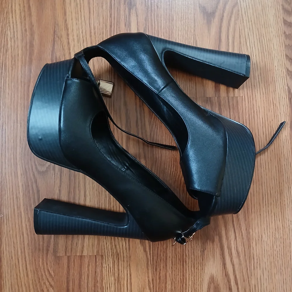 Fashion Nova Maray Platform Heels Womens 10 Black Padlock‎ Charm Peep Toe Block